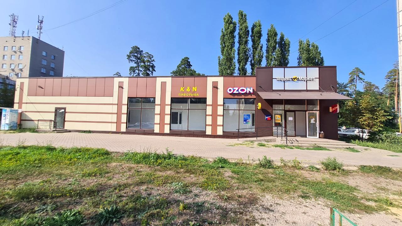 Новое здание с арендаторами и свободными площадями